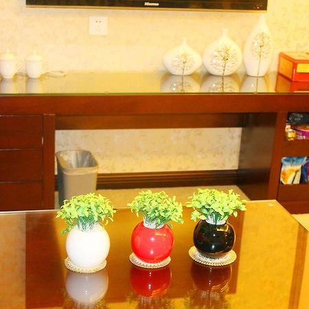 Chengdu Ronghome Hotel Екстер'єр фото