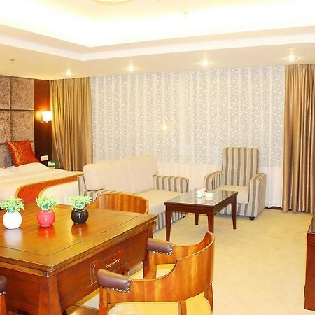 Chengdu Ronghome Hotel Екстер'єр фото