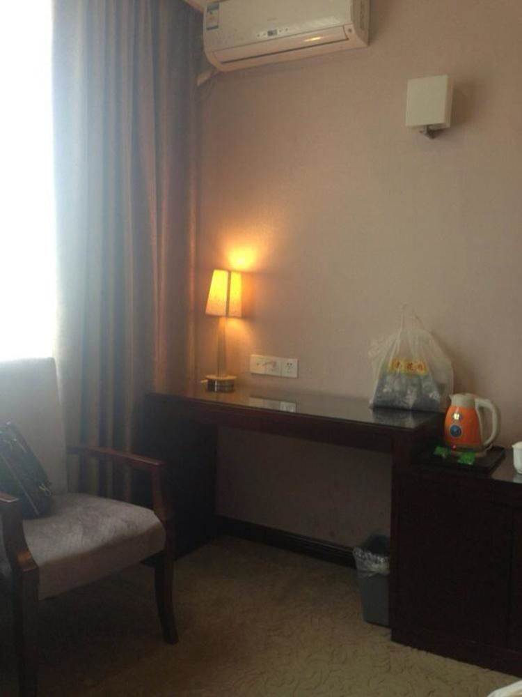 Chengdu Ronghome Hotel Екстер'єр фото