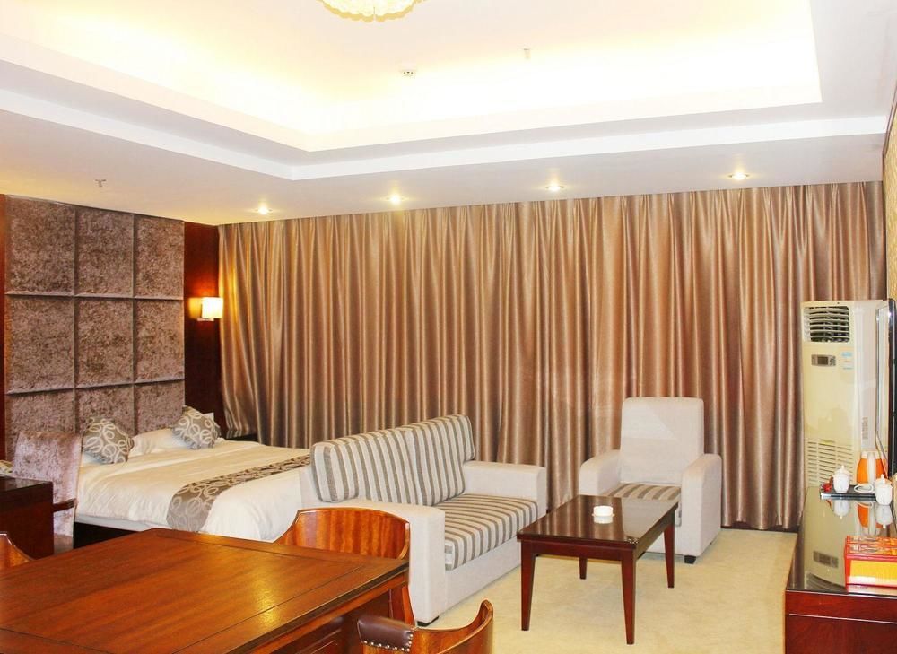 Chengdu Ronghome Hotel Екстер'єр фото