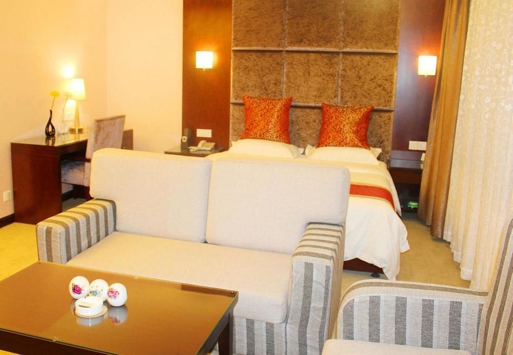 Chengdu Ronghome Hotel Екстер'єр фото