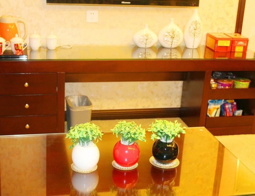 Chengdu Ronghome Hotel Екстер'єр фото
