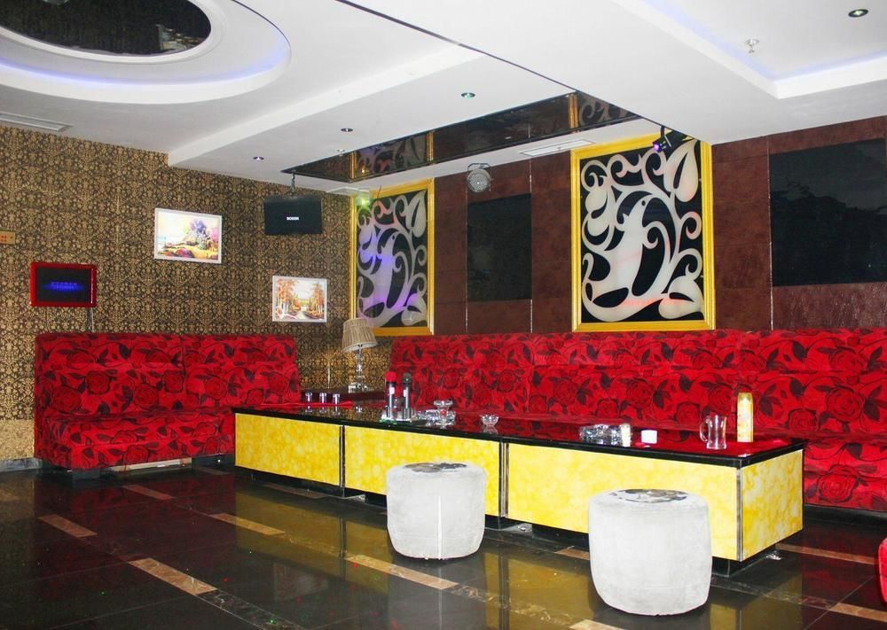 Chengdu Ronghome Hotel Екстер'єр фото