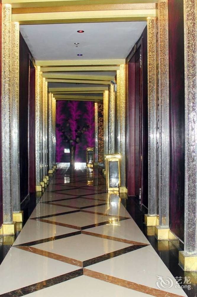 Chengdu Ronghome Hotel Екстер'єр фото