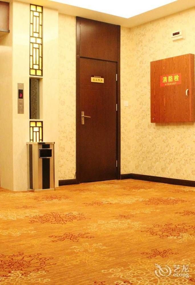 Chengdu Ronghome Hotel Екстер'єр фото