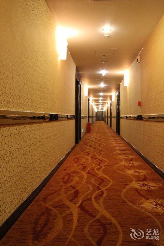 Chengdu Ronghome Hotel Екстер'єр фото