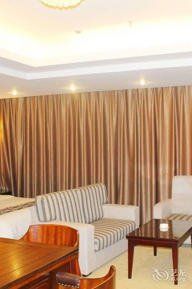 Chengdu Ronghome Hotel Екстер'єр фото