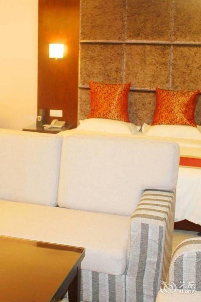 Chengdu Ronghome Hotel Екстер'єр фото