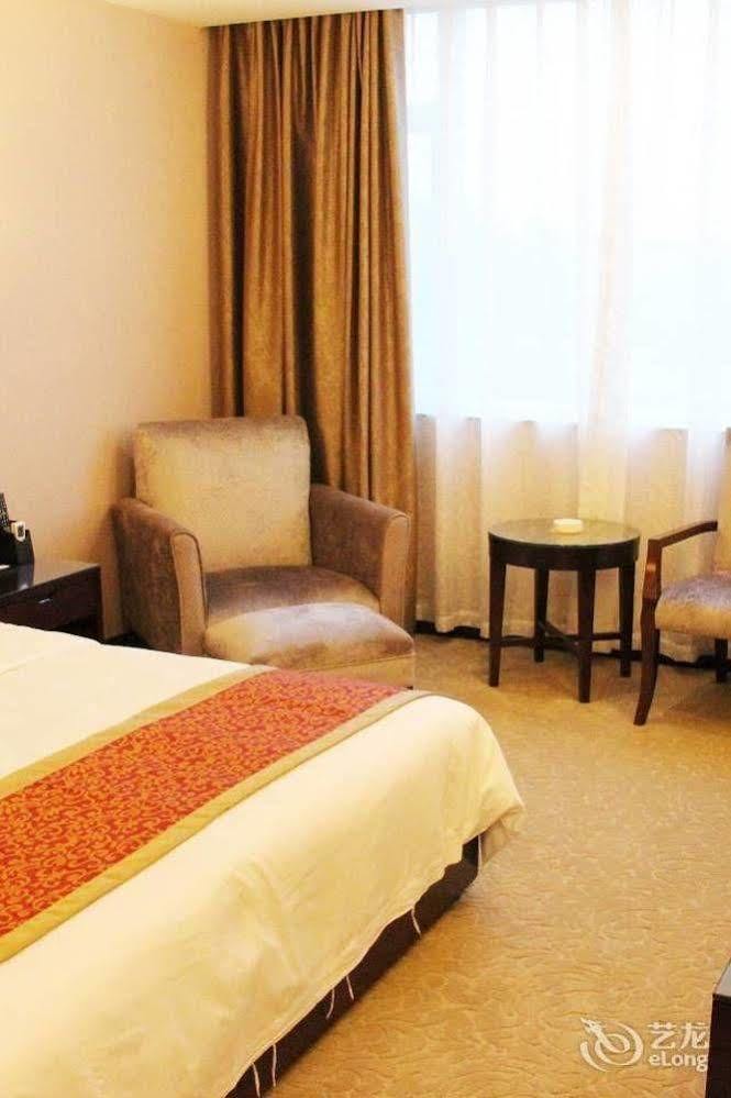Chengdu Ronghome Hotel Екстер'єр фото